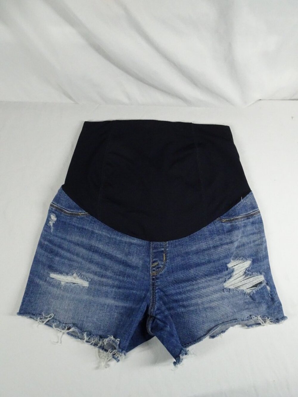 Isabel Maternity by Ingrid & Isabel Midi Distressed Jean Short Size 4/27